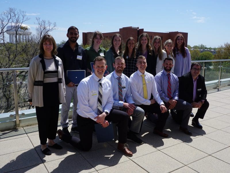 Group photo of the winners of GRASP 2023 accompanied by deans of the graduate school.