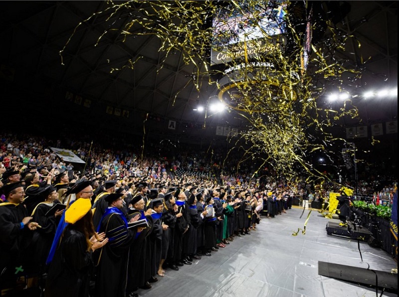 Commencement volunteers needed